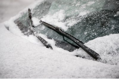 Read more about the article How To De-Ice Your Windshield – Fast!